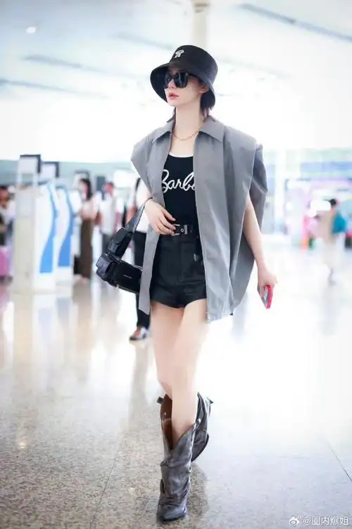 戚薇机场穿搭##戚薇