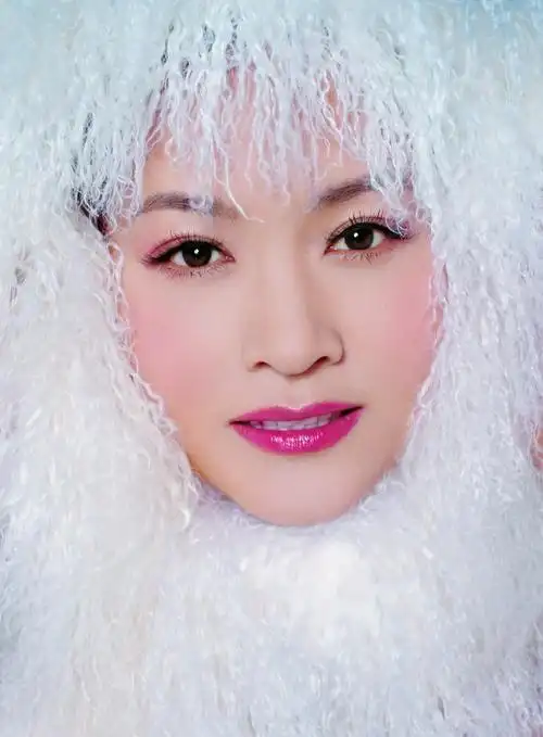 杨华写真图片_美女明星_美桌网