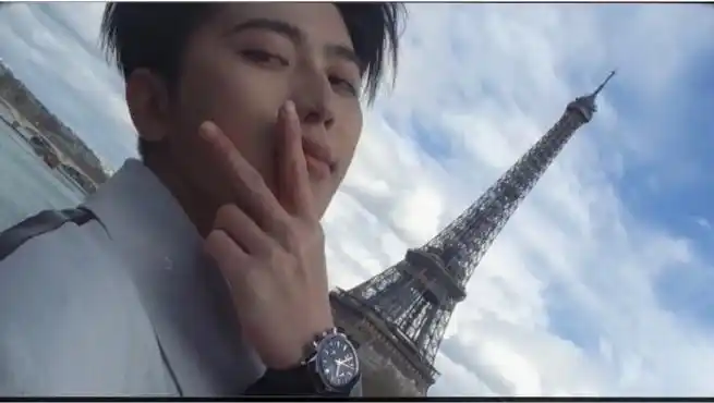 蔡徐坤的自拍短片05宠溺的眼神 嘟嘟嘴太可爱了帅哥的怼脸拍就是