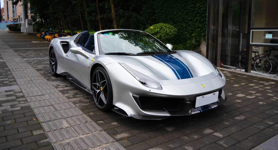 720匹马力的猛兽,暴力与优雅的化身,敞篷版法拉利488-新浪汽车