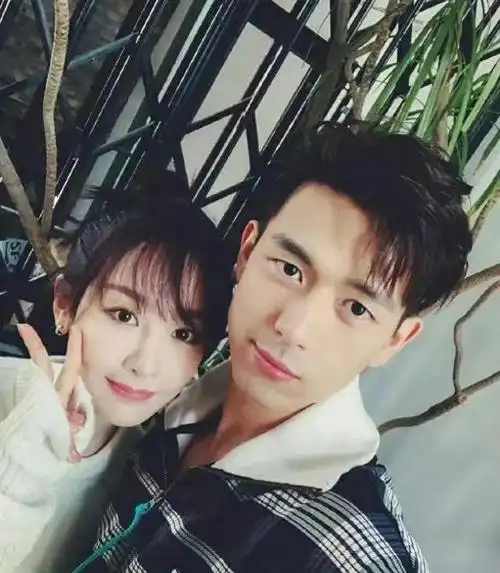 日前,杨紫与李现联袂出演一部新戏《国色芳华》,在网上引起热烈讨论.