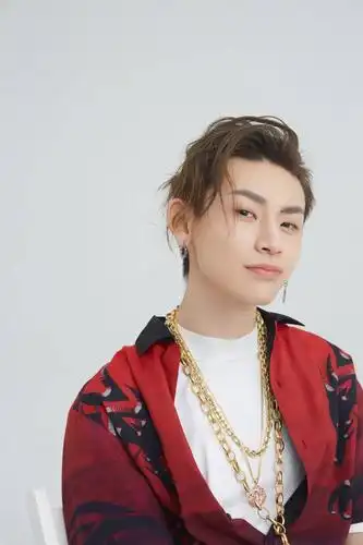 王琳凯小鬼手机壁纸