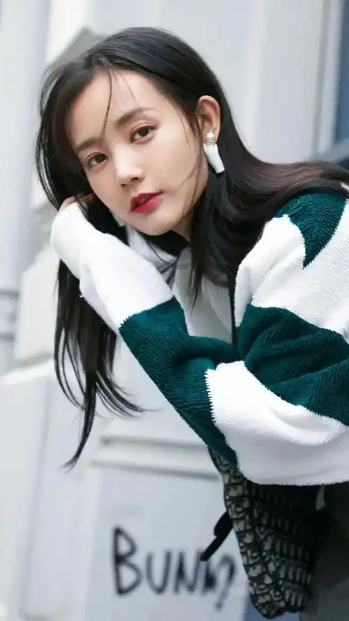 魅力无限!李一桐的照片让人流连忘返,散发着魔力!