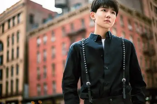 tfboys王源纽约时尚街拍展现16岁活力青春