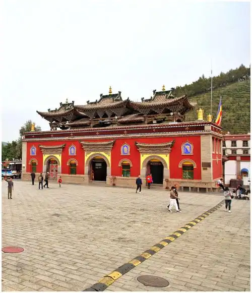 塔尔寺大门门楼.