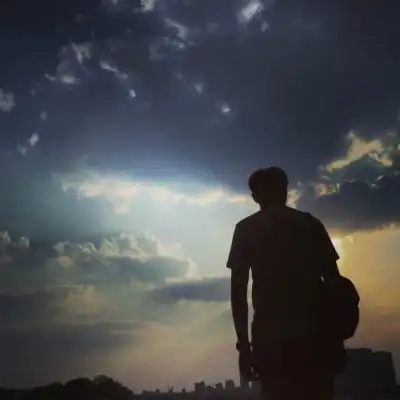 男生帅气背影头像高清深拥你的背影