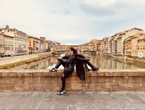 想做逆水寒代练周杰伦昆凌重回5年前路牌合影甜蜜庆结婚纪念日