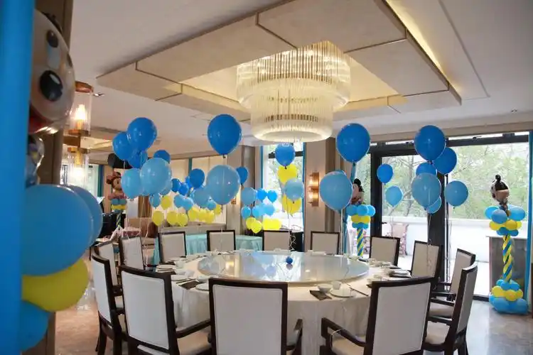 可接待12-30位主题宴会 餐厅可接待:小型包场,主题生日会,家庭聚会