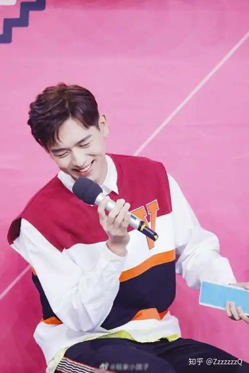 如何评价李现的笑容?