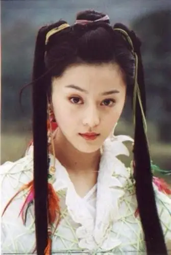 年轻时的范冰冰更美 脸蛋青涩演技在线