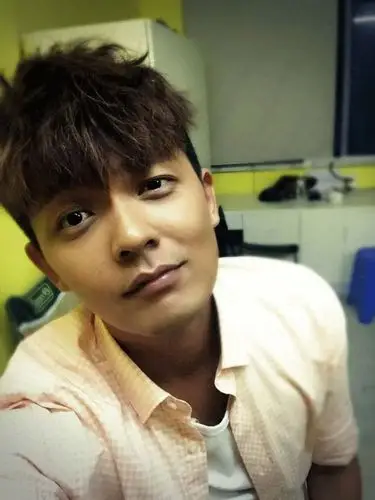 闫肃逗趣大头照