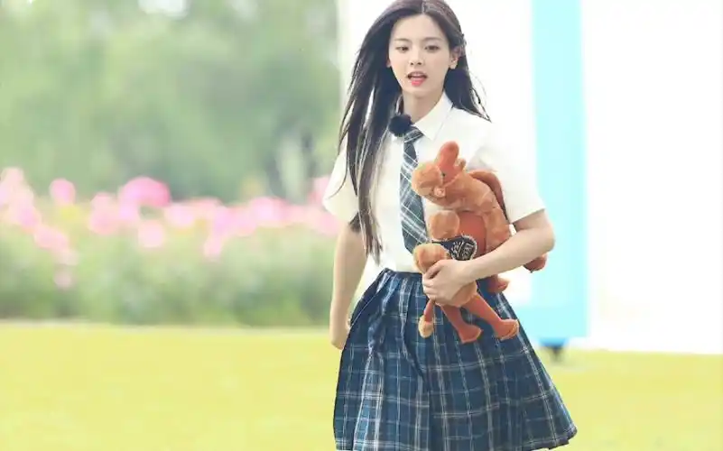 jkjk制服请杨超越当种草姬的第一天感谢大家我找到这个小姐姐了杨超越