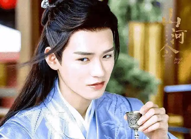 温客行月下摇扇010101更新高清动图