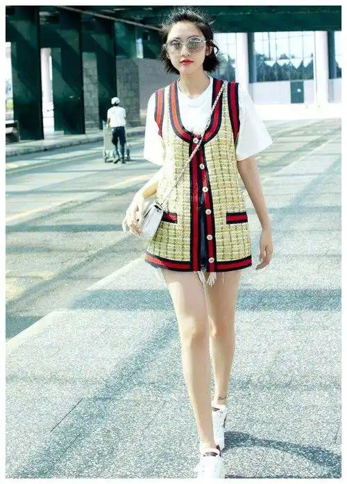 唐艺昕也太敢了,看到她的背带裤穿搭:老公张若昀真的没意见吗?