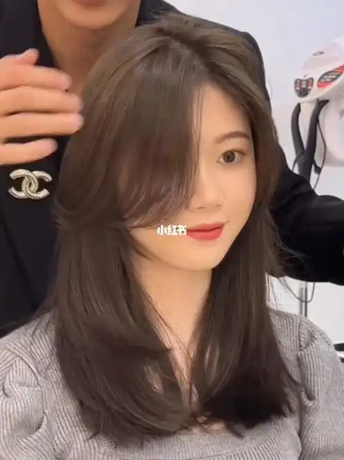 中长发搭配侧颜八字刘海真的绝美了