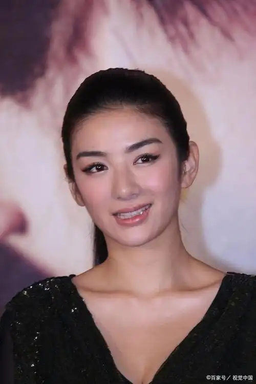 近日,@黄奕 在一段采访中谈到年轻时的爱情观是向往像五阿哥和小燕子