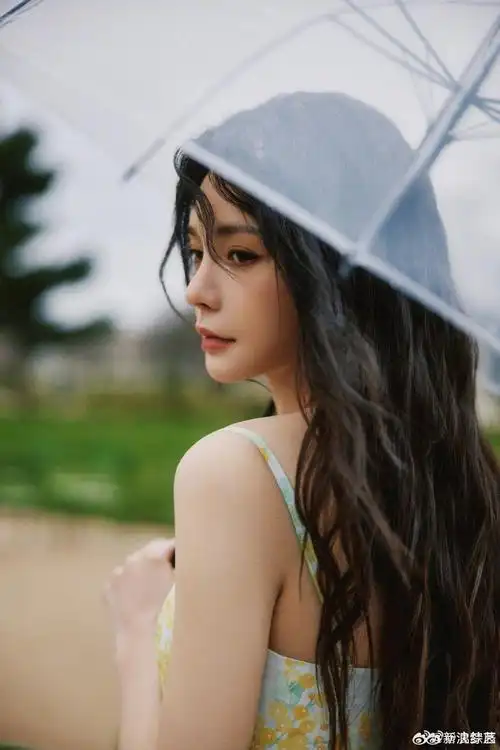 沈梦辰在巴黎被冻到过敏