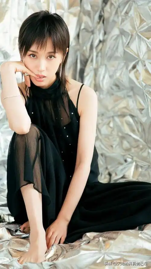 精选高清壁纸|甜美娇俏,富感染力的王子文_网易订阅