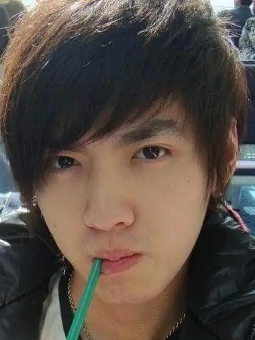 吴亦凡宛若天生的下巴是否有整过?