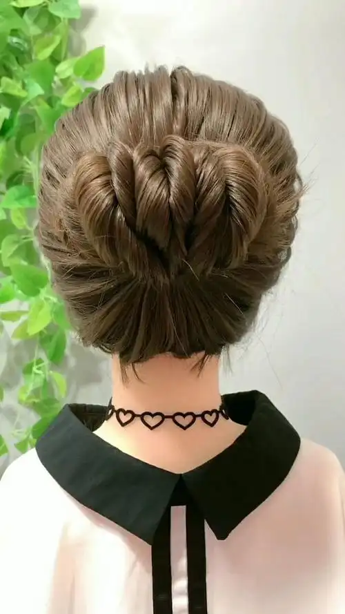 教大家一款仙气十足的发型,穿裙子的时候可以这么扎