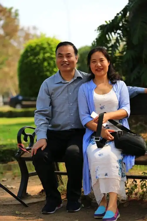 你的眼里有我 —记恩爱夫妻的瞬间照