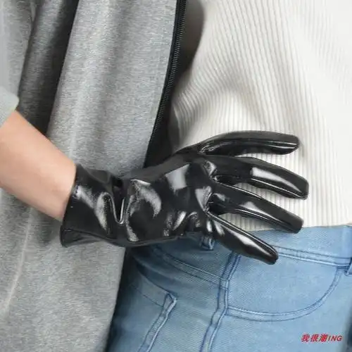 妾纪新品婚纱手套长款冬季70cm过肘超长款漆皮手套女亮黑仿pu保暖表演