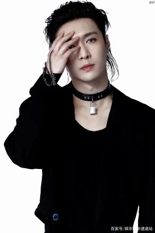 张艺兴黑色性感造型,又酷又帅的张艺兴越来越有范了