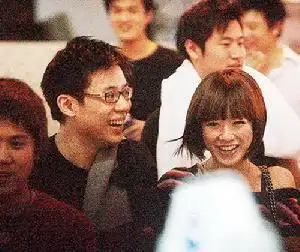 (图)2008年9月 霍启人,杨千霈无论逛士林夜市