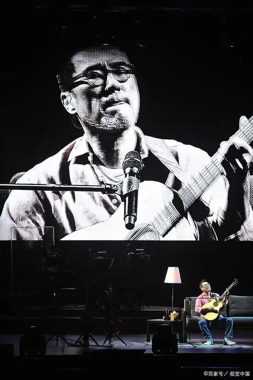 玩吉他山丘李宗盛的歌词中穿越时光的人生感悟与情感共鸣