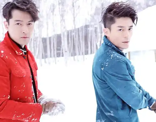 胡歌霍建华北海道拍写真 雪中上演"冬季恋歌"