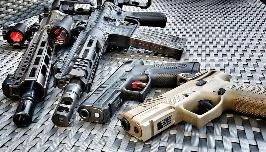 枪械骚图光线构图背景加上精修真的没话说了