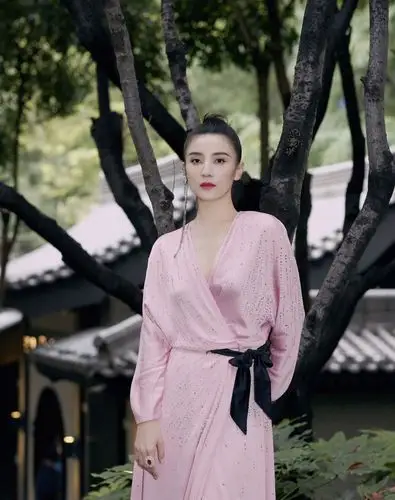 穿出极致,穿出高级,换季时刻的造型,我们一起来学宋佳的look,相信小