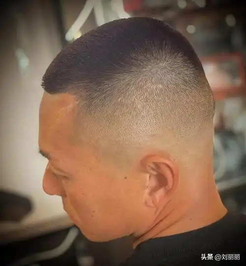 脸大脸宽的男生适合什么发型图片,金秋第一波帅气男发来了,简单时尚