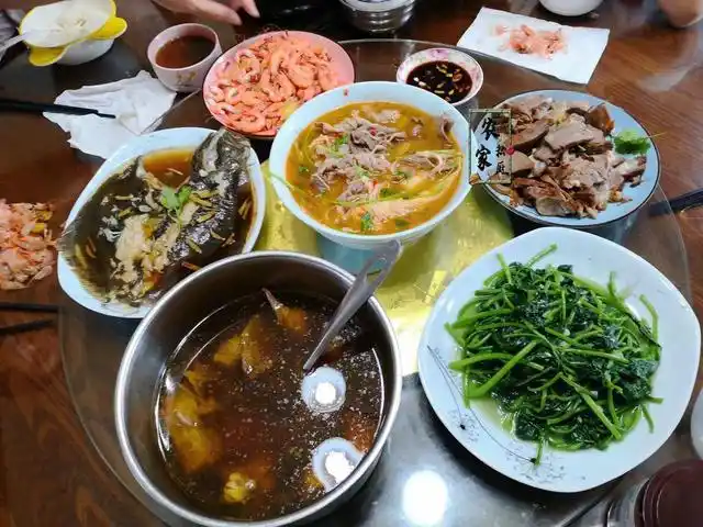 安徽好友来访,一桌家常菜来招待,边吃边聊感觉特亲切比去酒店强