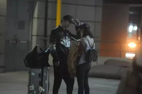 陈晓被曝机场醉酒痛哭情绪失控无法通过安检