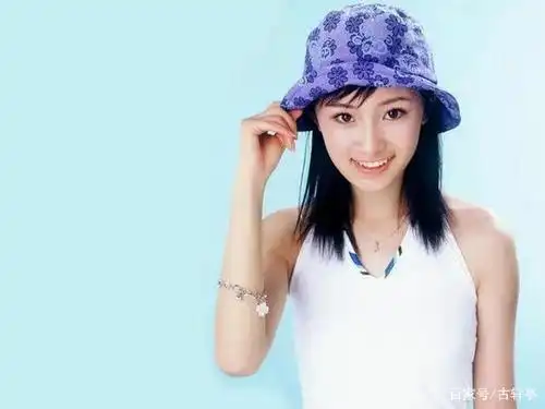 这是杨幂在大学时期接拍的广告,青涩清纯,少女感十足,笑得特别灿烂