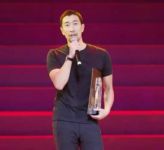 娱圈"长脸先生"只服这9位,去年一滴相思泪,今年未流到嘴边?