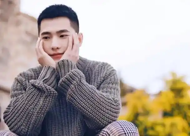 "军艺校草"难道是"小本"毕业?杨洋学历被扒,果真是笨蛋美人