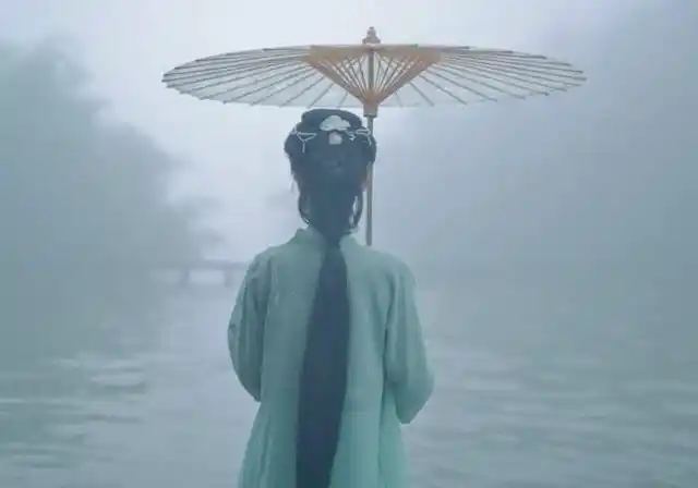 原创绝句:水墨江南烟雨梦