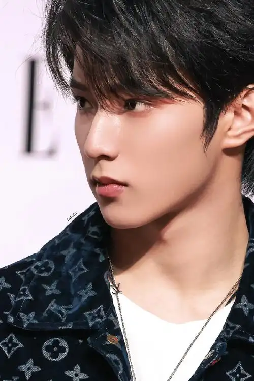 刘耀文超话我永恒的灵魂注视你眼睛@时代少年团-刘耀文#刘耀文叁重楼