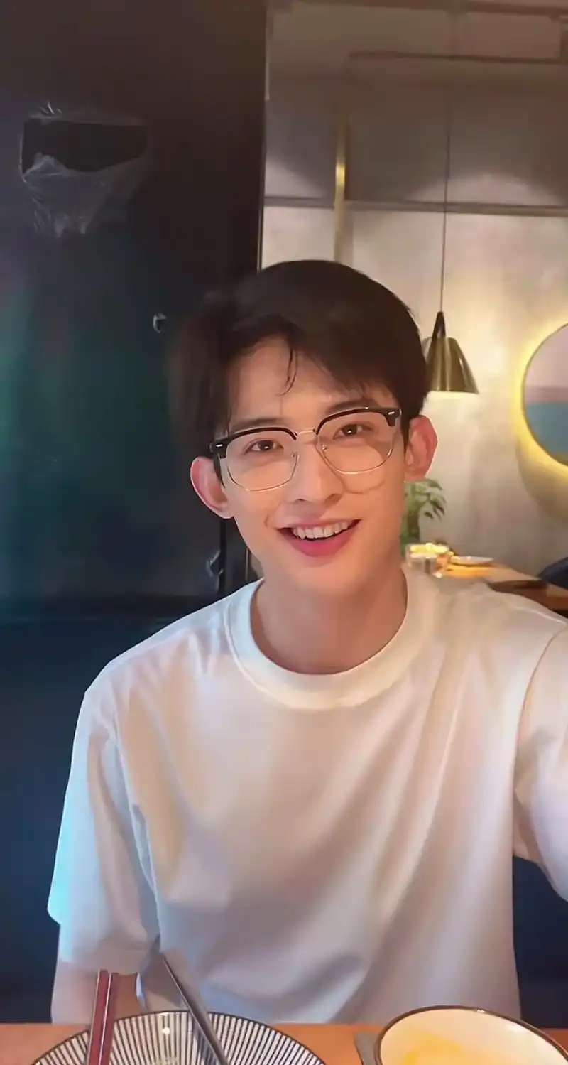 一只可爱的小狗.#常华森 #眼镜杀 #男友风 #一眼沦陷 - 抖音