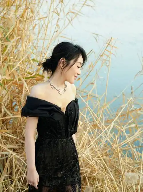 51岁闫妮近照曝光!