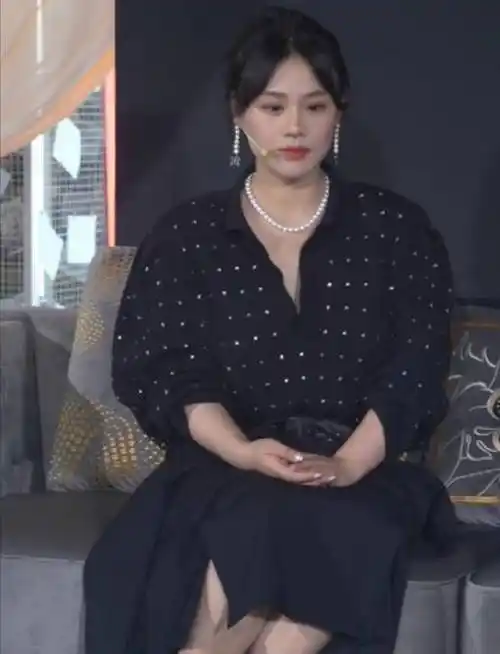 马思纯露面再发福引担忧,疑抑郁吃药导致,曾自曝生病时行走困难_身材