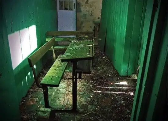 爱尔兰废弃学校触目惊心引人深思