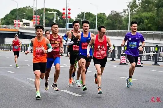 2023南昌马拉松激情开跑 中国选手李芷萱摘获女子全马冠军凤凰网江西