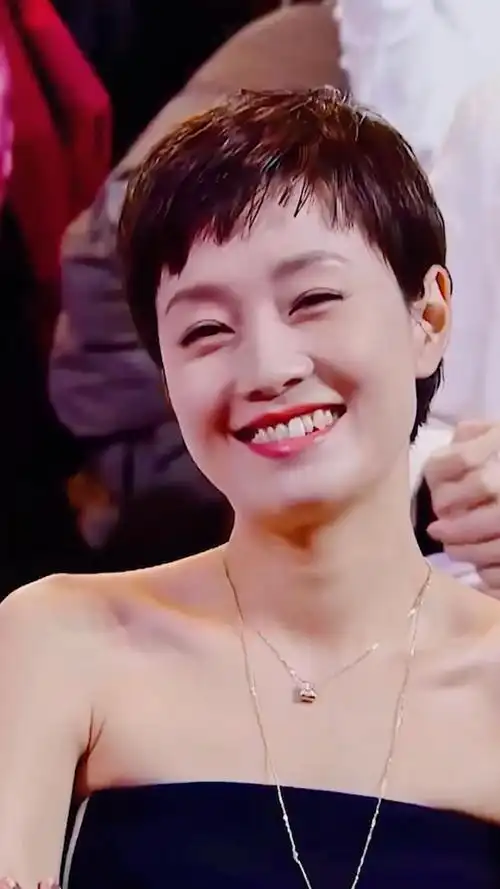 离开文章的#马伊琍 越来越自信了,微笑起来从容自若的样子真的很美