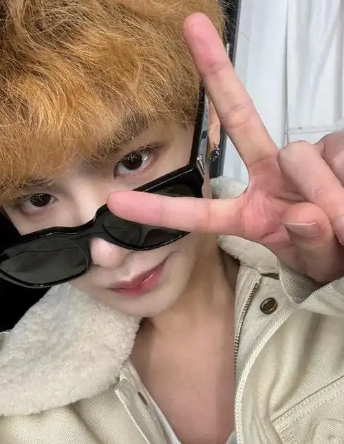 「justin」「新闻」240207 黄明昊"咔嚓"风采,粉丝爱意满满呼声高!