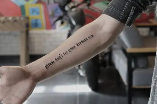 哥特体英文纹身