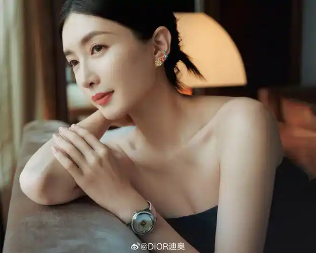 迪奥中国珠宝大使江疏影