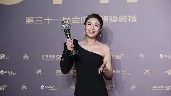 金曲/朱海君仰头说嗨哽咽!